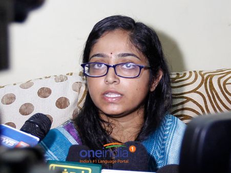 மாயமான விமானத்தை தொடர்ந்து தேடுங்கள்..கணவர் திரும்ப வருவார்- நம்பிக்கையில் விமானியின் மனைவி அம்ருதா!