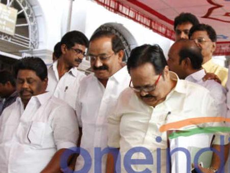 ஆர்.கே.நகர் இடைத்தேர்தல்... தேர்தல் ஆணையத்தின் அனைத்துக் கட்சிக் கூட்டத்தில் திமுக வெளிநடப்பு