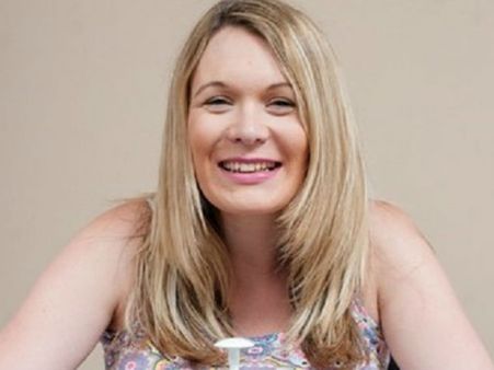 மசக்கையா இருந்தா மாங்கா சாப்பிடுவாங்க, ஊறுகாய் சாப்பிடுவாங்க.. இந்தம்மா சோப்பு சாப்பிடுதே!