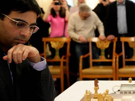 நார்வே செஸ்: உலக சாம்பியன் கார்ல்சனை அபாரமாக வீழ்த்தினார் விஸ்வநாதன் ஆனந்த்!