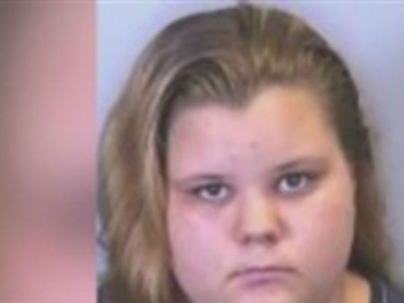 பாட்டி வீட்டு நாயுடன் 40 முறை உறவு.. பரபரப்பைக் கிளப்பிய அமெரிக்கப் பெண்