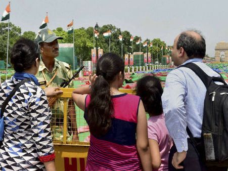 அனுமதி மறுப்பு: ராஜ்பாத்திலிருந்து யோகா செய்யாமல் திரும்பிச் சென்ற நூற்றுக்கணக்கானோர்