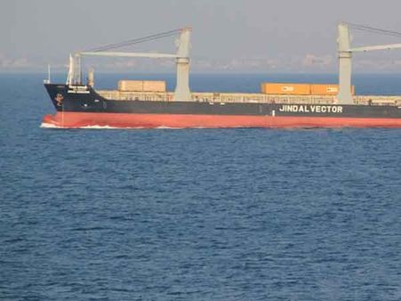 நடுக்கடலில் தத்தளிக்கும்“ஜிண்டால் காமாட்சி”- 20 கப்பல் ஊழியர்கள் பத்திரமாக மீட்பு