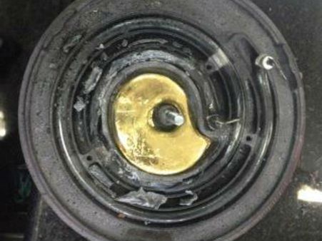 கஸ்டம்ஸ் கண்ணில் மண்ணை தூவி தங்கத்தை எப்படி கடத்தலாம்: புதிய யுக்தியை கையாண்ட கடத்தல்காரர்கள்