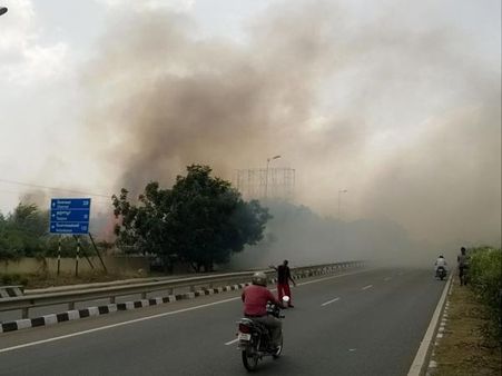திருச்சி அருகே ஸ்டீல் ஆலையில் பயங்கர தீ விபத்து.. சிலிண்டர்கள் வெடித்துச் சிதறின