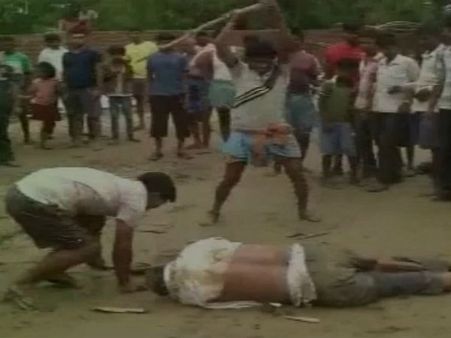பீகார்: பள்ளி முதல்வரை அடித்தே படுகொலை செய்த மக்கள்!!