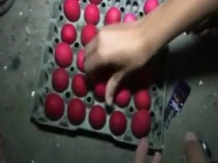 புனித ரமலான் மாதத்தையொட்டி பாகிஸ்தானில் களை கட்டும் ‘முட்டை’ உடைக்கும் போட்டி!