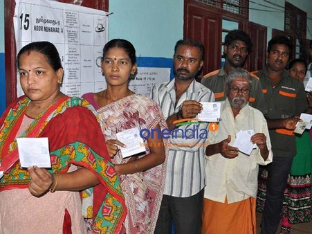 ஆர்.கே.நகர்: சர்ச்சைக்குரிய வாக்குச்சாவடியில் 'படு ஸ்பீடாக மறுதேர்தல்' - 85.5% வாக்குகள் பதிவு!!