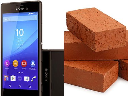 ஸ்மார்ட் போன் ஆர்டர் செய்தவருக்கு செங்கல் அனுப்பிய ஆன்லைன் நிறுவனம்! பெங்களூர் வாலிபர் ஷாக்