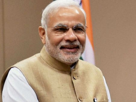 மோடி கோரிக்கையை ஏற்று மகள்களுடன் அன்பை பொழிந்து போட்டோ எடுத்த தந்தைகள்!