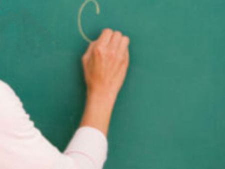 அரசு நடவடிக்கையால் அச்சம்... போலி கல்வி சான்றிதழ் கொடுத்த 1,400 ஆசிரியர்கள் ராஜினாமா!