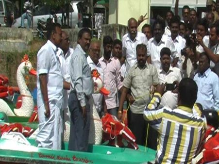 குளு குளு குற்றாலத்தில் தொடங்கியது படகு சவாரி.. ரூ. 75 முதல் ரூ. 155 வரை கட்டணம்