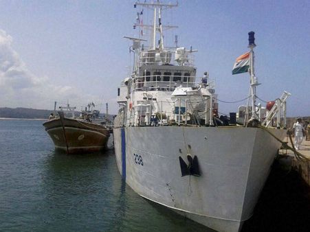 கேரளாவில் பிடிப்பட்ட படகில் இருந்தவர்கள் பாகிஸ்தான் தீவிரவாதிகளா? : ரா, ஐபி, உளவுப்பிரிவினர் விசாரணை