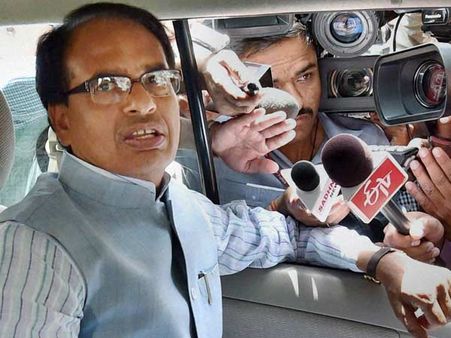 47 பேரின் மர்ம மரணத்துக்கு ம.பி. பா.ஜ.க. முதல்வர் சவுகானே தார்மீக பொறுப்பு- காங். தாக்கு!