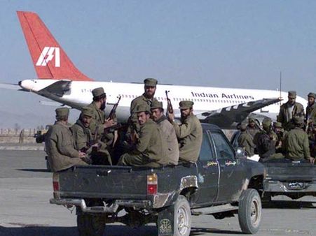 1999... காந்தஹாருக்குக் கடத்தப்பட்ட இந்திய விமானத்தை துபாய் வரை துரத்திச் சென்ற என்.எஸ்.ஜி
