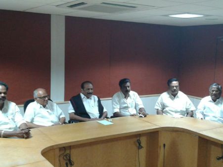 மத்திய- மாநில அரசுகளை எதிர்த்து கம்யூனிஸ்ட் கட்சிகளுடன் இணைந்து போராட்டம்: வைகோ