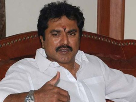 போலி சமூகவலைதளங்கள் மூலம் அவதூறு தகவல்கள்..காவல் ஆணையர் அலுவலகத்தில் சரத்குமார் புகார்...