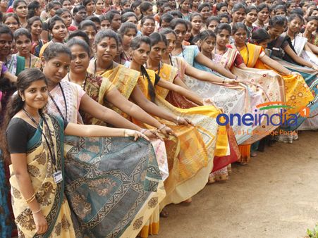 இந்தியப் பெண்களின் பெயர்கள் A இல்லாட்டி I யில்தான் அதிகமாக முடியுது.. கவனிச்சீங்களா!