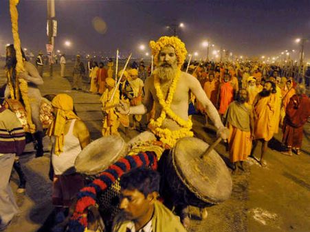 நாசிக் கும்பமேளா: 5.40 லட்சம் காண்டம் சப்ளை… சாதுக்கள் கொதிப்பு