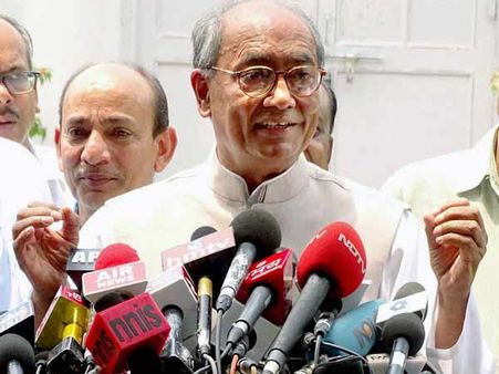 'வியாபம்'... மாணவர்களை அரசு தரப்பு சாட்சிகளாக சேர்க்க திக்விஜய்சிங் கோரிக்கை