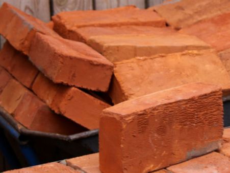 “செங்கல் வார்க்கும் கருவி” கண்டுபிடித்து 7ம் வகுப்பு மாணவி சாதனை