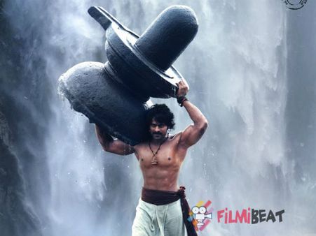 பாகுபலிக்கு 'ஸ்டேன்டிங் ஓவேஷன்'.. அமெரிக்காவில் முதல் நாளே $1 மில்லியன் குவித்து சாதனை!