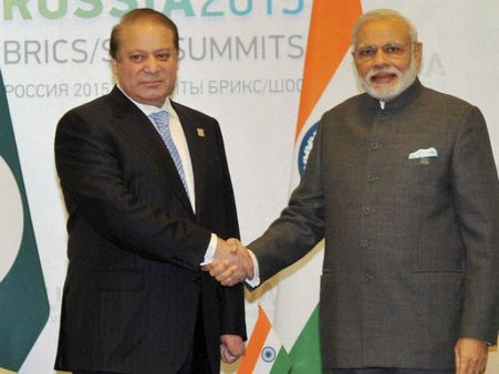 ரஷ்யாவில் பிரதமர் மோடி- பாக். பிரதமர் நவாஸ் ஷெரீப் பேச்சுவார்த்தை- ஆப்கான் குறித்து ஆலோசனை!