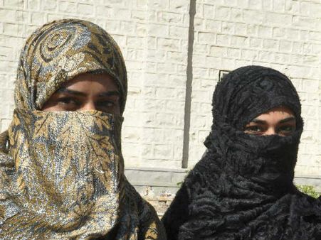 3 முறை தலாக் கூறி விவாகரத்து செய்யும் முறைக்கு தடை கோரும் பெண்கள் கமிட்டி