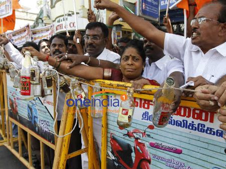 பூரண மது விலக்கு கோரி பாஜக போராட்டம்: தமிழிசை சவுந்தரராஜன் கைது