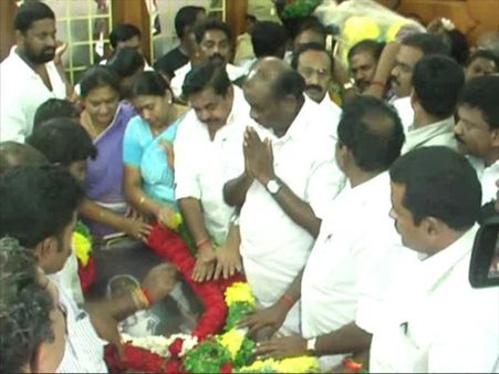 முன்னாள் அமைச்சர் செந்தூர் பாண்டியன் உடலுக்கு சரத்குமார், அமைச்சர்கள் அஞ்சலி
