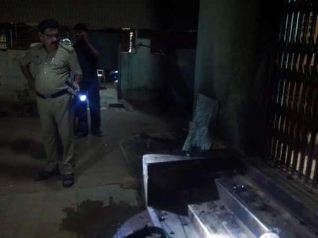 ஹெச்.ராஜா வீடு மீது பெட்ரோல் குண்டு வீச்சு.. மர்ம நபர்களுக்கு வலை வீச்சு