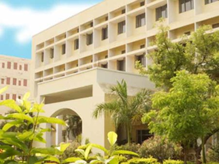 வேந்தருக்கு எதிராய் ஆசிரியர்கள்; ஆசிரியர்களுக்கு எதிராய் மாணவர்கள- வலுக்கும் பல்கலை. போராட்டம்