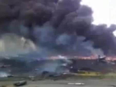 மலேசிய விமானம் எம்.ஹெச்.17 விழுந்த இடத்தில் கருப்பு பெட்டியை தேடிய ரஷ்ய போராளிகள்: பகீர் வீடியோ