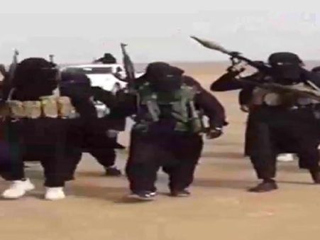 முதல்ல பொம்மைய வெட்டு.. அப்புறம் பிடறிய வெட்டு.. சிறுவர்களுக்கு ஐஎஸ்ஐஎஸ் கொடுக்கும் பயிற்சி