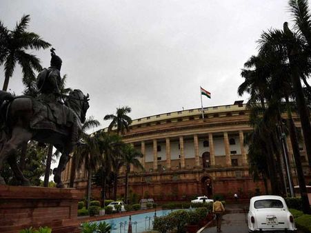 நாடாளுமன்ற மழைக்கால கூட்டத்தொடர் தொடங்கியது... மல்லுக்கு நிற்கும் எதிர்கட்சிகள்