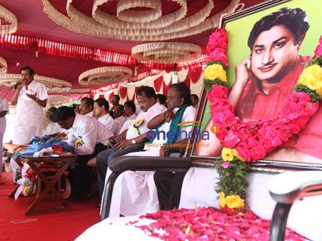 நடிகர் திலகம் சிவாஜிகணேசனுக்கு மணிமண்டபம் அமைக்க வலியுறுத்தி ரசிகர்கள் உண்ணாவிரதம்
