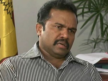 இலங்கை அரசியலையே புரட்டிப் போடும் 'மந்திரம்' என்னிடம் இருக்கு... ராஜபக்சேவை மிரட்டும் கருணா