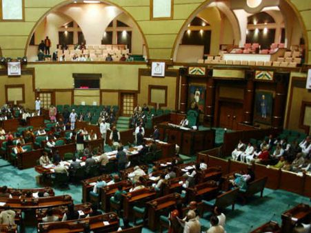 வியாபம் ஊழலால் பெரும் அமளி.. மோதல்.. ம.பி. சட்டசபை காலவரையின்றி ஒத்திவைப்பு