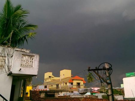 காலையில் சுள்ளென வெயில்… மாலையில் ஜில்லென்ற மழை... சிலுசிலுக்குது சென்னை!