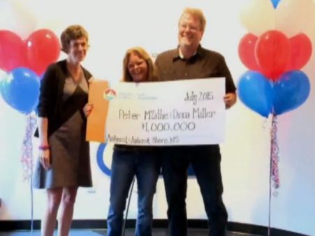 மின்னல் தாக்கி உயிர் பிழைத்து... லாட்டரியால் கோடீஸ்வரராகி... இதோ உலகின் அதிர்ஷ்டக்கார மனிதர்!