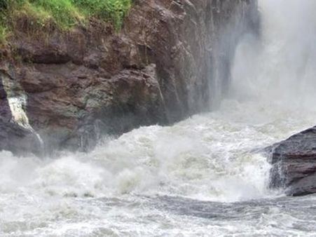 நைல் நதியில் படகு கவிழ்ந்து 19 சுற்றுலா பயணிகள் சாவு