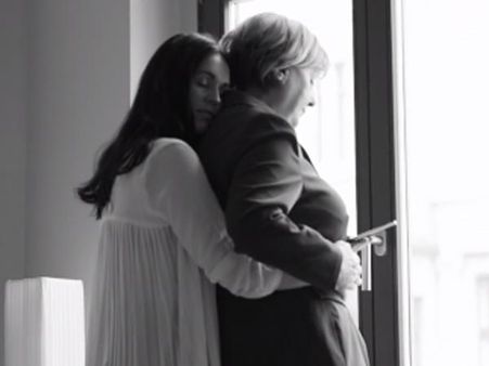 ஓரின சேர்க்கையை எதிர்க்கும் ஜெர்மன் அதிபர் ஏஞ்சலா லெஸ்பியனா?.. வீடியோவால் சர்ச்சை