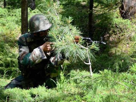 இடியாப்பச் சிக்கலில் இந்திய ராணுவம்.. 10,000 அதிகாரிகள் உடனடியாக தேவையாம்!