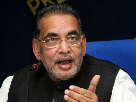 விவசாயிகள் தற்கொலைக்கு காதல் தோல்வியே காரணம்... எழுதிக் கொடுத்து வம்பில் மாட்டிய மத்திய அமைச்சர்