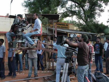 ஃபெஃப்சியுடன் மோதல்..வரும் 27 முதல் படப்பிடிப்புகள் ரத்து- தமிழ்த் திரைப்பட தயாரிப்பாளர் சங்கம்