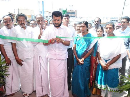 செந்தில் பாலாஜியை பார்த்து வருங்கால முதல்வரேன்னு யாரோ கூட்டத்தில கூவிட்டாங்களோ?!