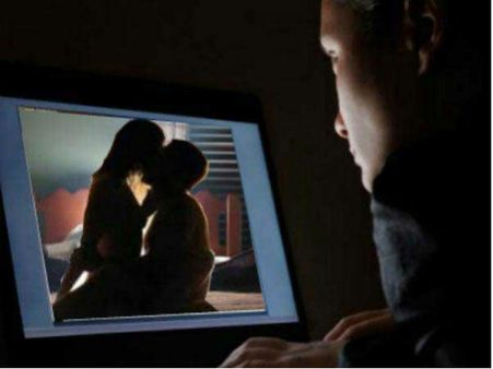 இங்கிலாந்து நாடாளுமன்ற கம்ப்யூட்டர்களில் ஆபாச படம் பார்க்க அலைமோதிய கூட்டம்!