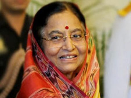 காரும் வேண்டும், பெட்ரோலும் போட்டுத் தர வேண்டும்... மத்திய அரசை நெருக்கும் பிரதீபா பாட்டீல்