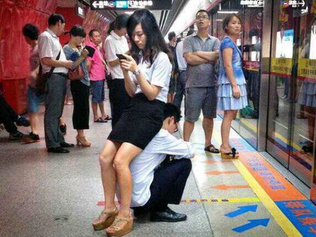 பிரண்டுன்னா இப்படியும் இருக்கலாமே.. சமூக வலைதளங்களை கலக்கும் படங்கள்