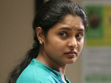 யாகூப் தூக்குக்கு எதிர்ப்பு- மலையாள நடிகை அருந்ததியின் பக்கத்தை முடக்கியது பேஸ்புக்